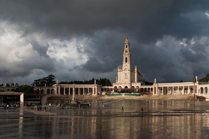Fatima Sanctuary and Pastorinhos Village Private Tour From Porto - Entering the Sanctuary of Fátima