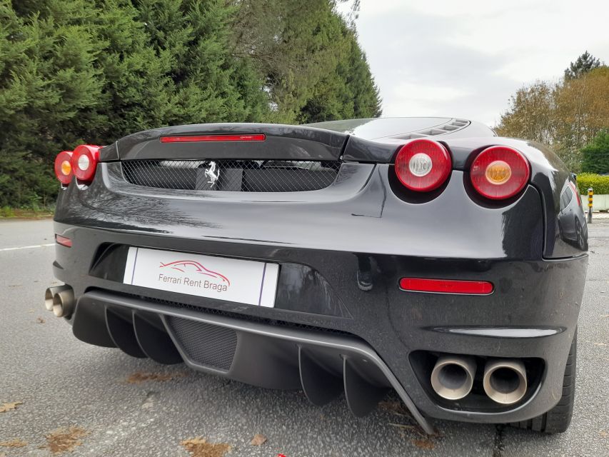 Ferrari driving experience in Braga - Private group format and instructor languages