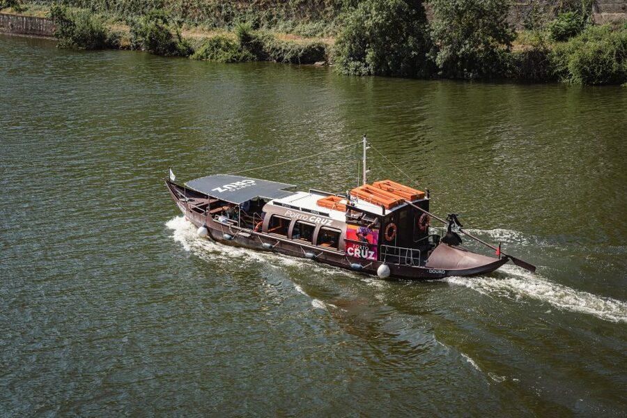 From Pinhão: Douro Valley Rabelo Boat Tour with Audio Guide - First views: Quinta do Bomfim and Pinhão’s riverfront