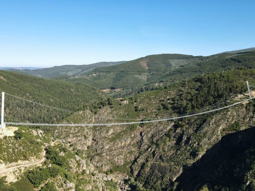 From Porto: Arouca 516 and Paiva Walkways Guided Day Trip - What the guide adds to the day