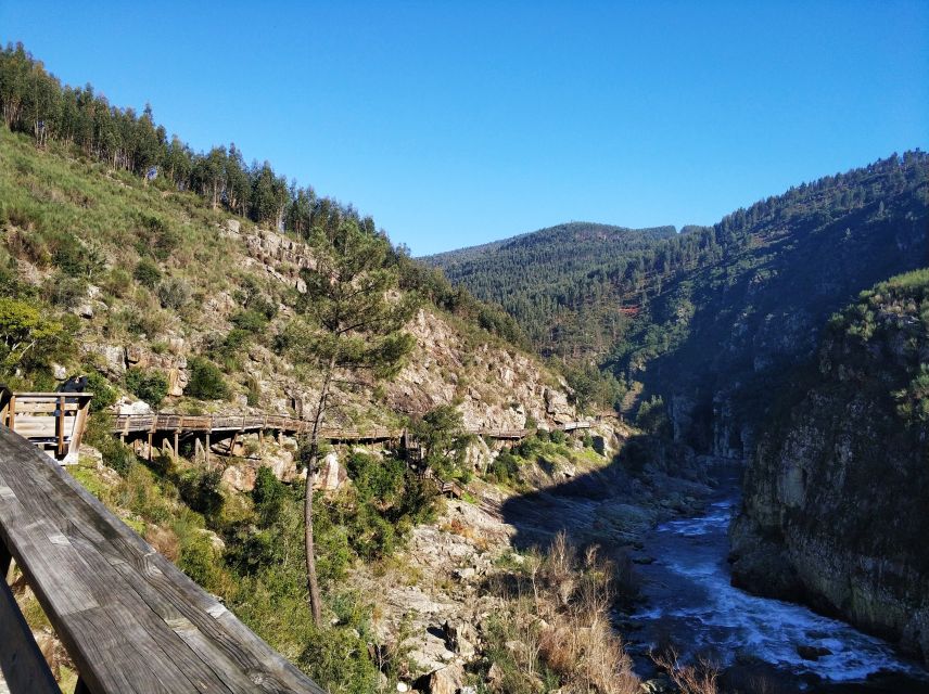 From Porto: Arouca 516 and Paiva Walkways Guided Day Trip - Crossing the Arouca 516 Suspension Bridge