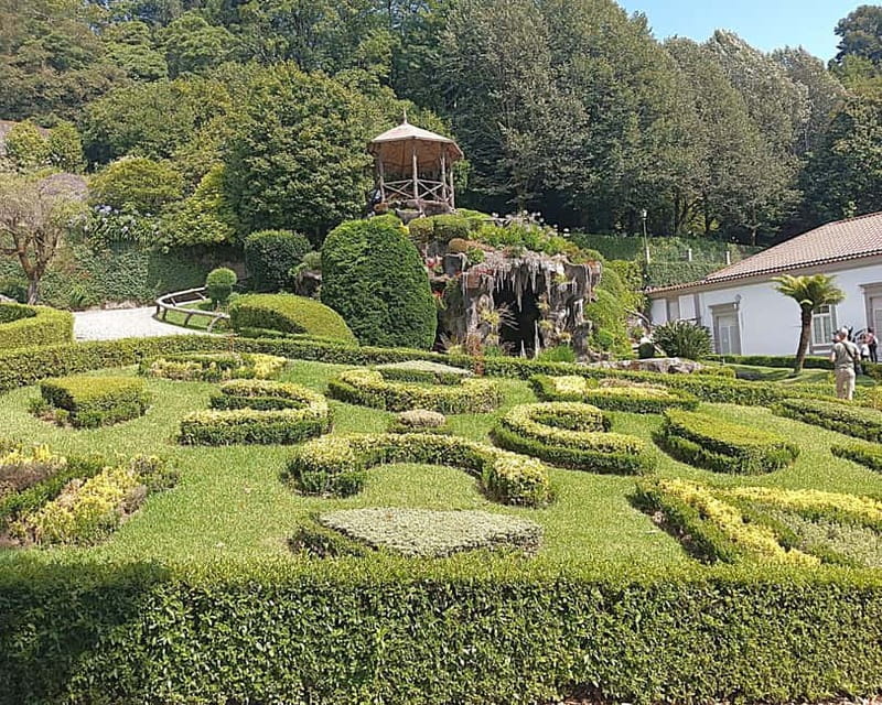 From Porto: Braga and Guimarães Day Tour with Lunch - A northern Portuguese lunch with green wine