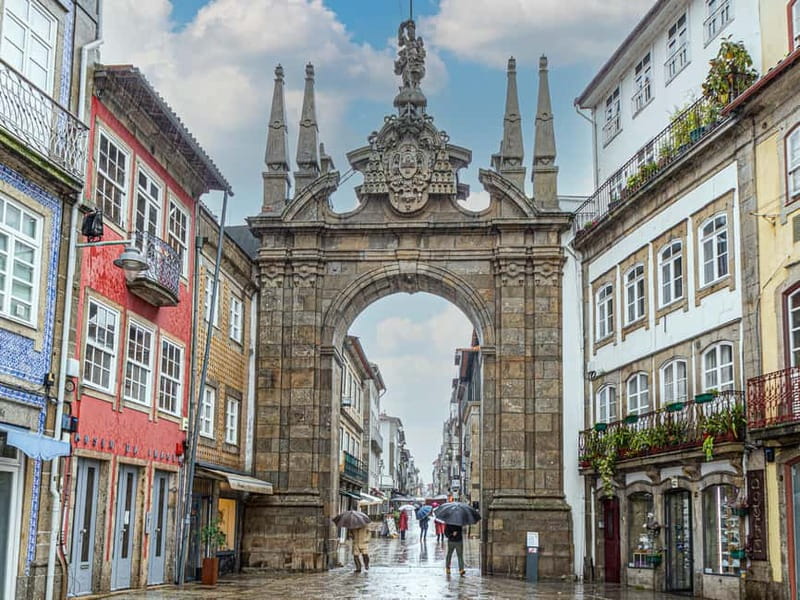 From Porto: Braga and Guimarães Day Tour with Lunch - The van, group size, and daily pace