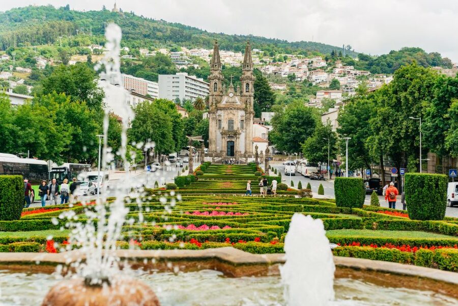 From Porto: Braga and Guimarães Full-Day Trip - Guimarães Castle and the making of Portugal