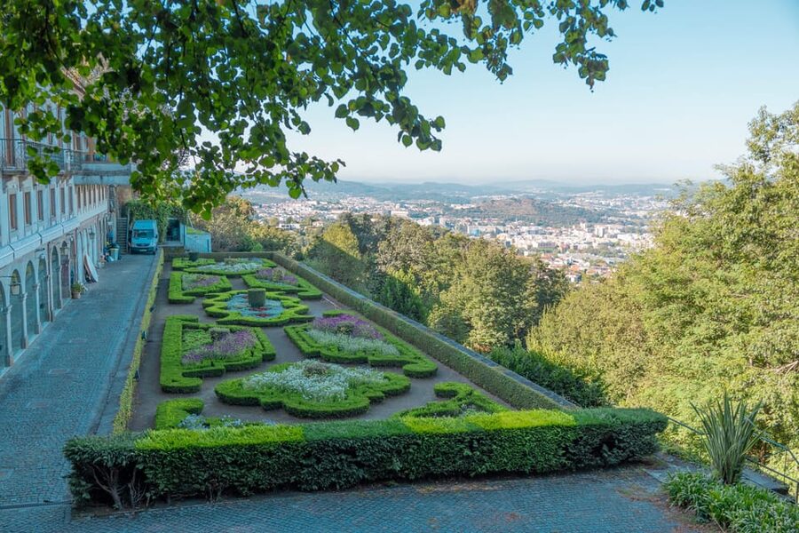 From Porto: Braga and Guimarães Small Group Tour - What the small group changes