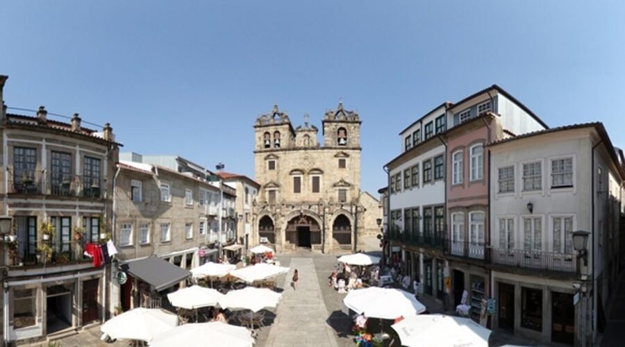 From Porto: Braga and Guimarães Small Group Tour with Lunch - From Porto to the religious heart of Braga