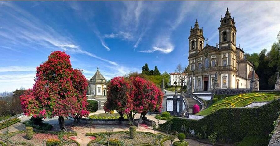 From Porto: Braga and Guimarães Small Group Tour with Lunch - A Portuguese lunch between the two cities