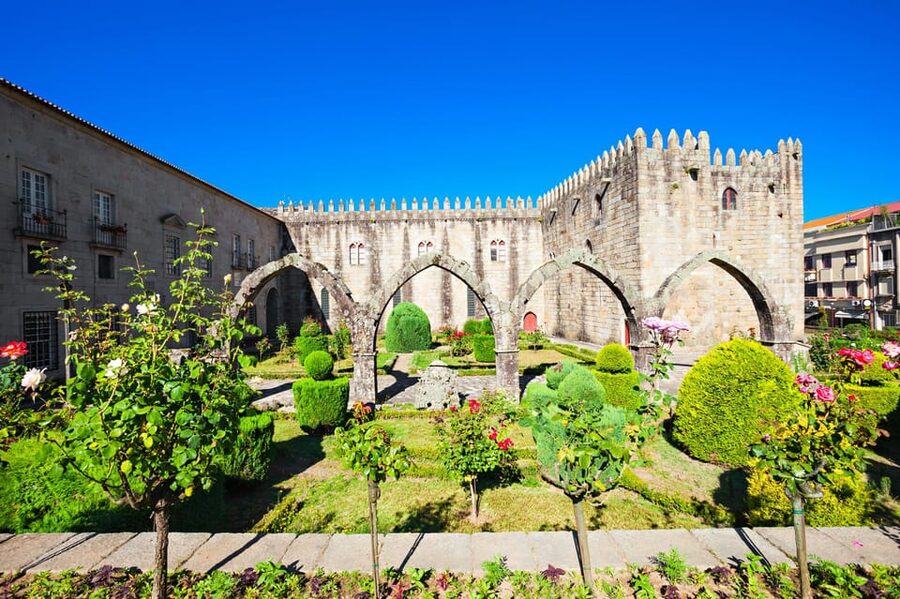 From Porto: Braga & Guimarães Day Trip with Lunch - What the guide changes