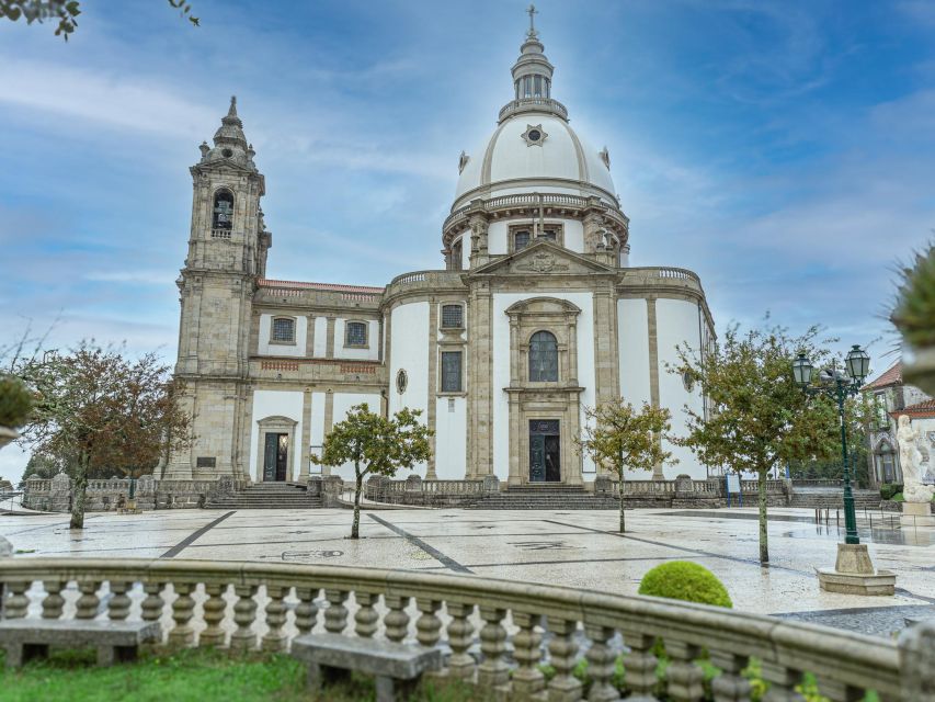 From Porto: Braga & Guimarães full day experience with lunch - A medieval walk through Guimarães