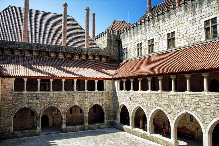 From Porto: Braga & Guimarães with Lunch Small Group Tour - What this Porto day trip is really trying to do