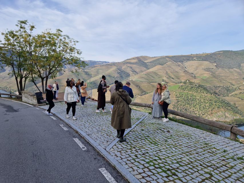 From Porto Douro Valley Tour with Train and Vinho Verde - The train ride and changing route plans