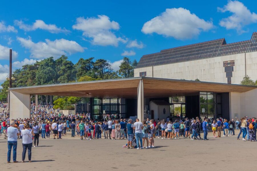 From Porto: Fatima and Miracle of Santarem Private Day Tour - The road to Santarem and the Holy Miracle