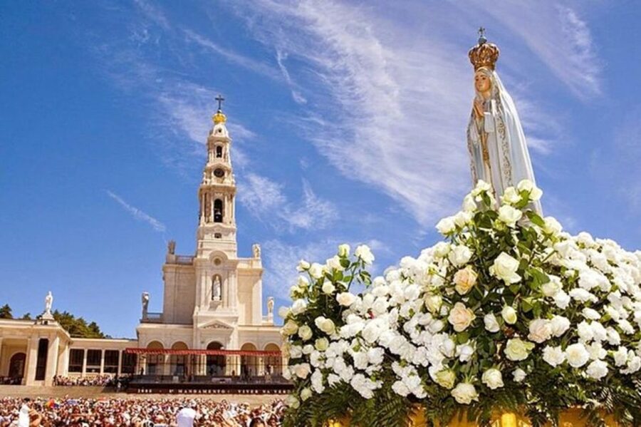 From Porto: Fatima and Miracle of Santarem Private Day Tour - Accessibility and what to bring