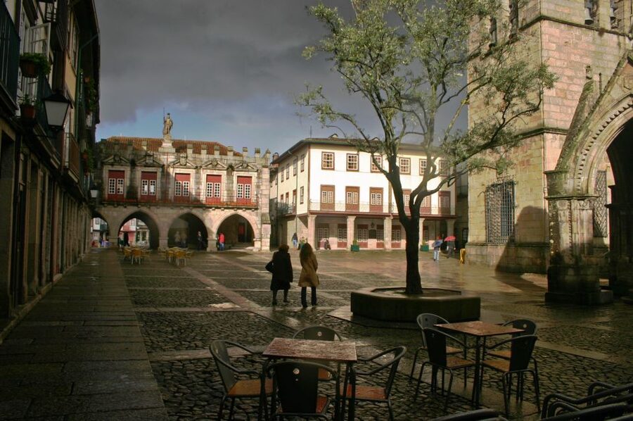 From Porto: Full-Day Trip of Minho Region - The road to Guimarães and Portugal’s beginnings