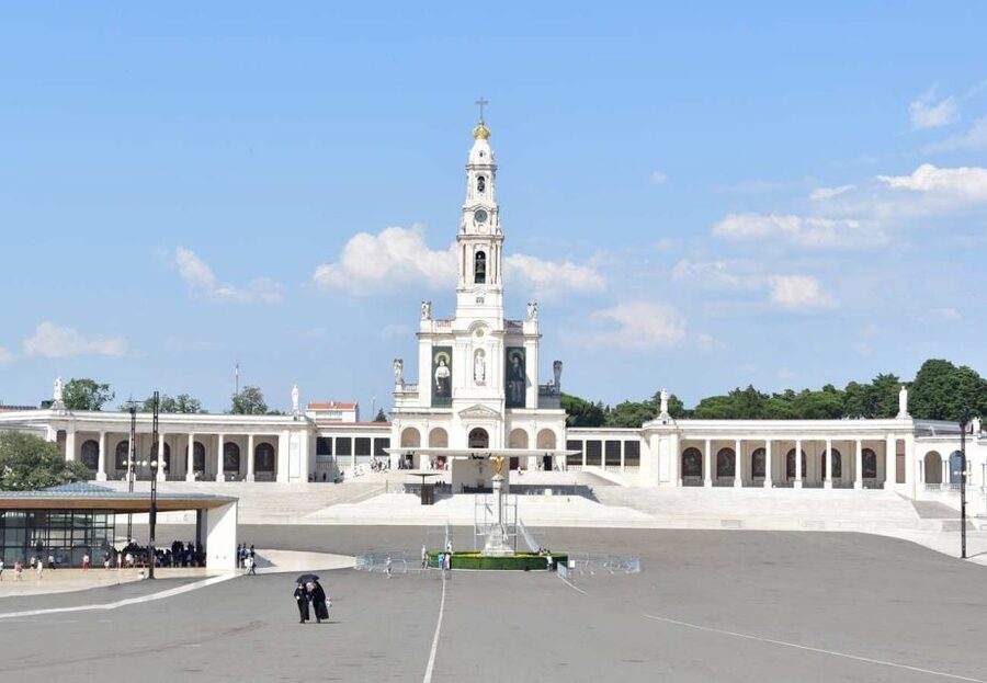 From Porto: Private Transfer to Lisbon w/ up to 4 City Stops - Coimbra, Portugal’s university city