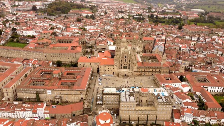 From Porto: Santiago de Compostela Cathedral Private Tour - Lunch in Santiago: octopus, seafood, and your own bill