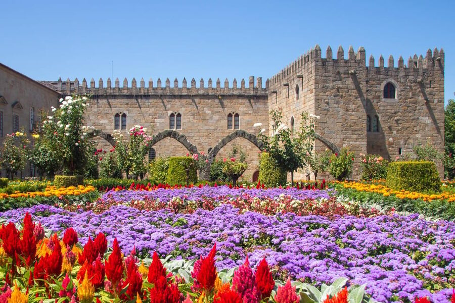 From Porto: Viana do Castelo, Braga and Guimarães Day Tour - Viana do Castelo: one hour in a handsome old center