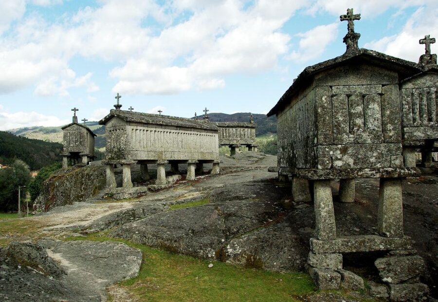 Full Day Tour in Peneda Gerês National Park - Lindoso and the stone granaries