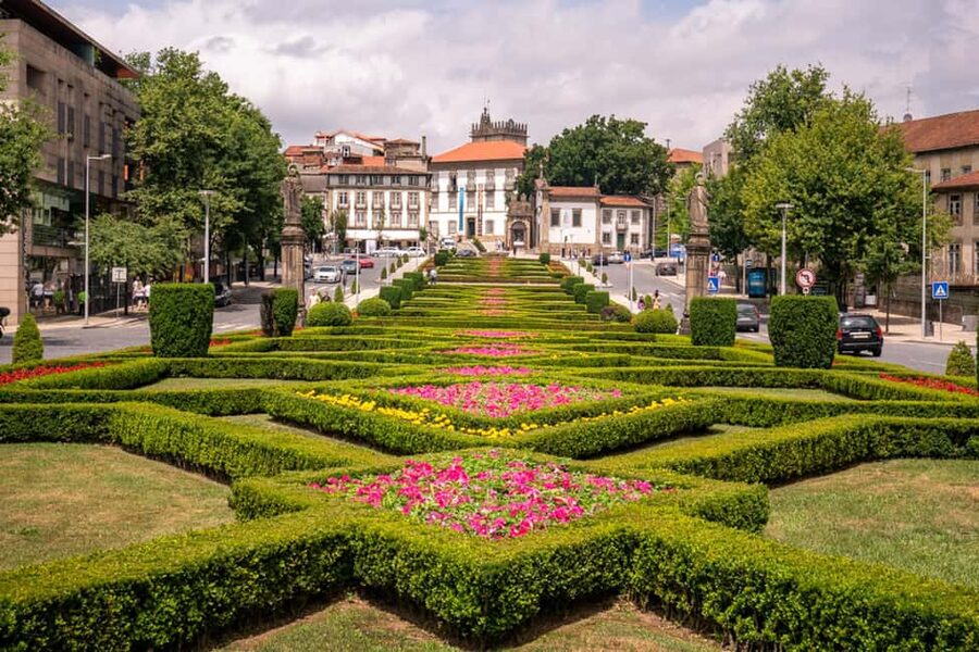 Guimarães: Flexible Walking Tour in Historic Center - From Alameda Public Garden to Campo da Feira