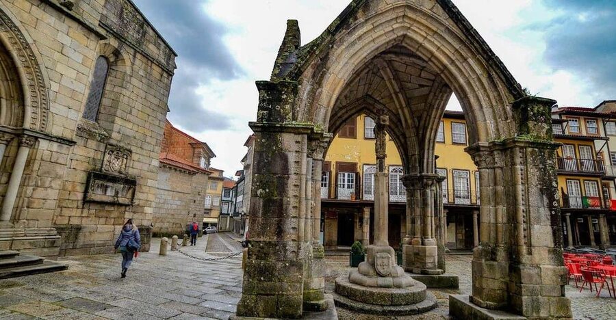 Guimaraes Local Tours ; Visit the Castle , Palace and City - Pickup from Braga or Guimaraes