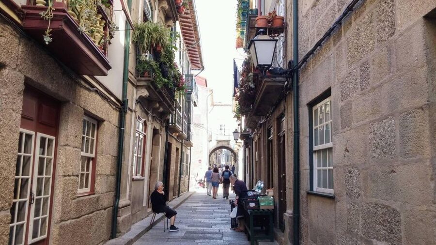 Guimarães Tour(4Hours): From Oporto;City Tour- Half Day Trip - Walking through the World Heritage old center