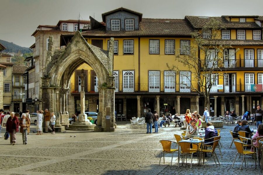 Guimarães Tour(4Hours): From Oporto;City Tour- Half Day Trip - Free time for lanes, coffee, and your own pace