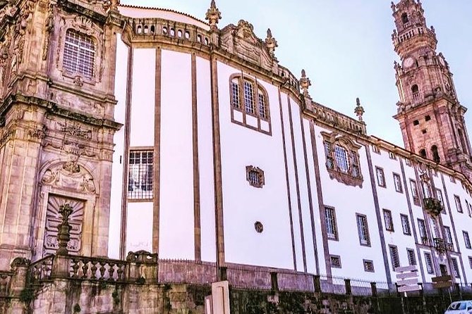 Half-day small group tour of Porto city with wine tasting - Livraria Lello and the limits of a short stop