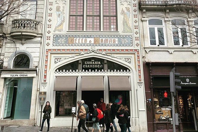 Half-day small group tour of Porto city with wine tasting - Bolhão Market and everyday Porto