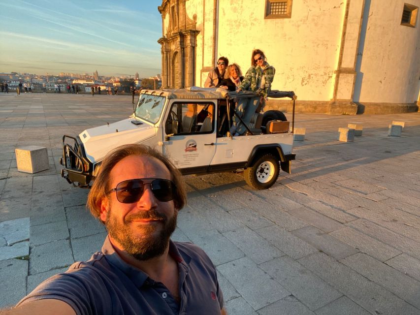 Historic adventure convertible UMM Portugues military jeep - Starting at Campo dos Mártires da Pátria 126