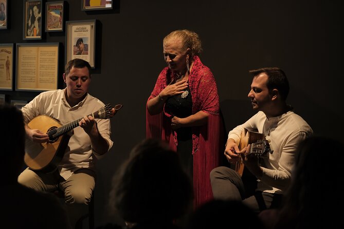 Ideal Clube de Fado - What Happens During the One-Hour Show