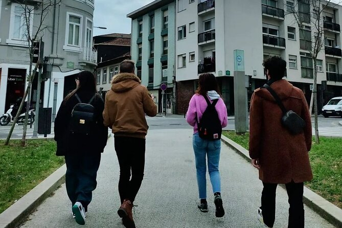 LGBTour Porto: Walk through Porto, discover the LGBTQIA+ History - Rua de Santa Catarina, a street changed by time