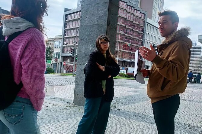 LGBTour Porto: Walk through Porto, discover the LGBTQIA+ History - Miradouro das Virtudes and a personal closing