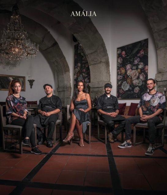 Live fado show in a restaurant - A historic restaurant instead of a concert hall