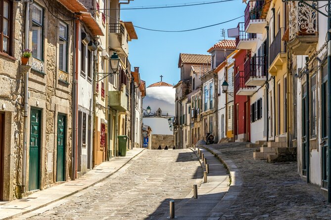 Love in Porto: Self-Guided Romantic Puzzle Walk - Sculptures, old buildings, and the middle of the story