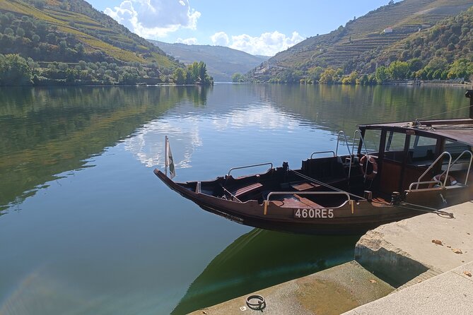 Lunch and Wine Tasting in the Douro Valley Region - Visiting a Douro farm and learning how wine is made