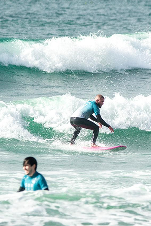 Matosinhos: Best surf Lesson with all equipment - The beach briefing and first steps on land