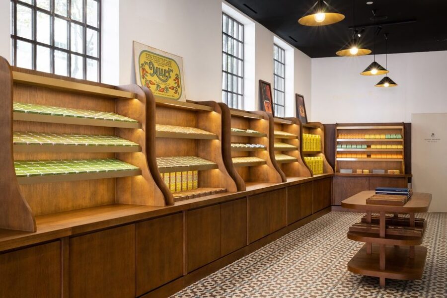 Matosinhos: Conservas Pinhais Factory Tour - Sardines, Bread, and Wine at the Can-Tin Café