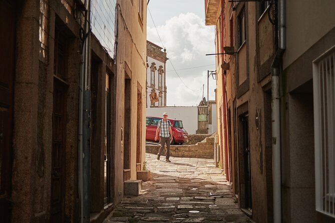 Mobile Photography through Porto hidden streets - Group size, timing, and the $59.15 price