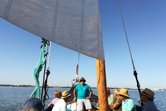 Moliceiro boat tour through the Ria de Aveiro! - Why this Ria de Aveiro cruise feels different