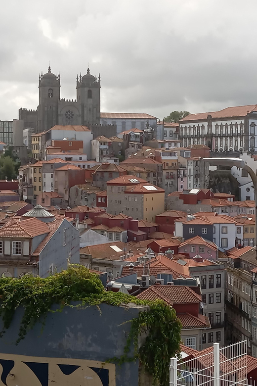 Monumental and historical Oporto with the Stock Exchange Palace - Key points at a glance