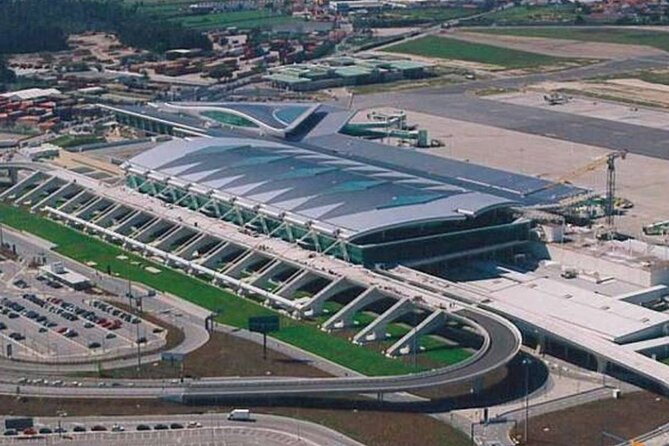 Oporto Airport: Private Arrival Transfer to Porto city hotels - The value of a $17.33 private ride