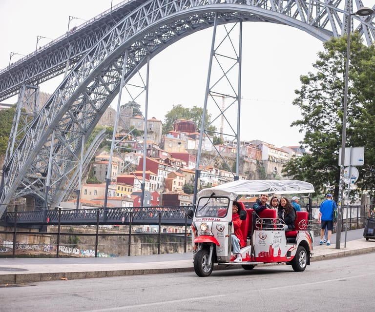 Oporto Tuk Tuk Tour: Among bridges and mysteries - 1.30h - Key points at a glance