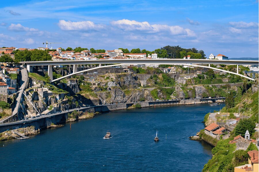 Oporto Tuk Tuk Tour: Among bridges and mysteries - 1.30h - The Douro’s mouth and the Atlantic finish