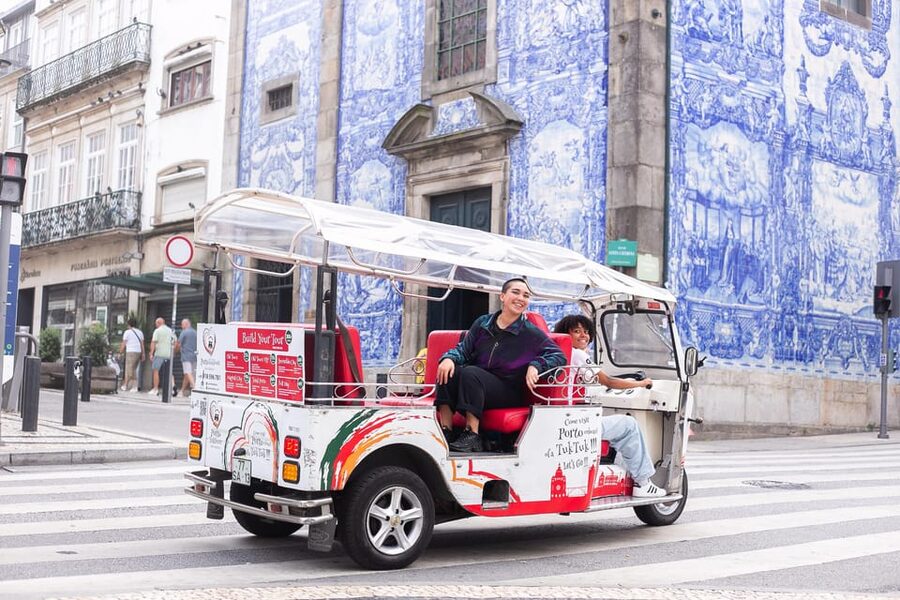 Oporto Tuk-Tuk Tour: Fast, Fun & Flexible – 1H to Full Day! - Key points at a glance