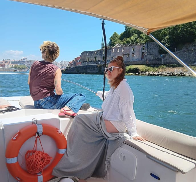 Passeio Barco 6 Pontes Douro com degustação vinho do Porto - Port wine, pastry, and regional flavor