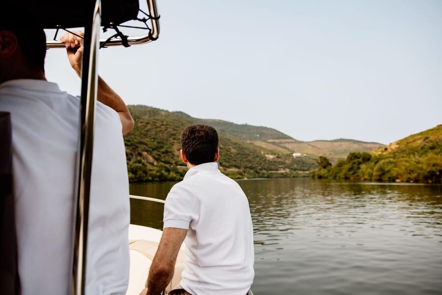 Pinhão: 1 Hour SUNSET Cruise with Sparkling Wine - Should you book the one-hour sunset cruise?