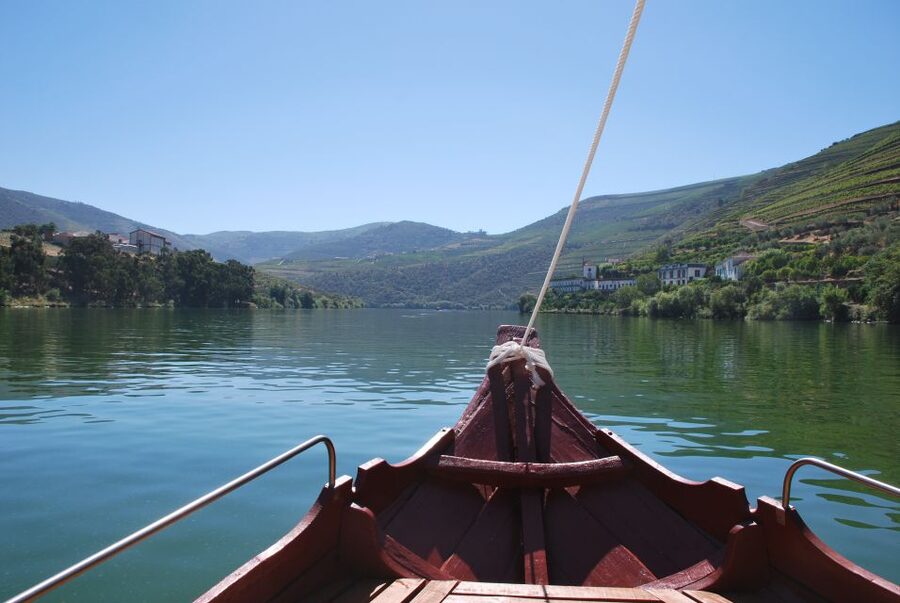 Pinhão: 2-Hour Rabelo Boat Tour with Audio Guide - Under the iron bridge and toward Quinta do Bomfim