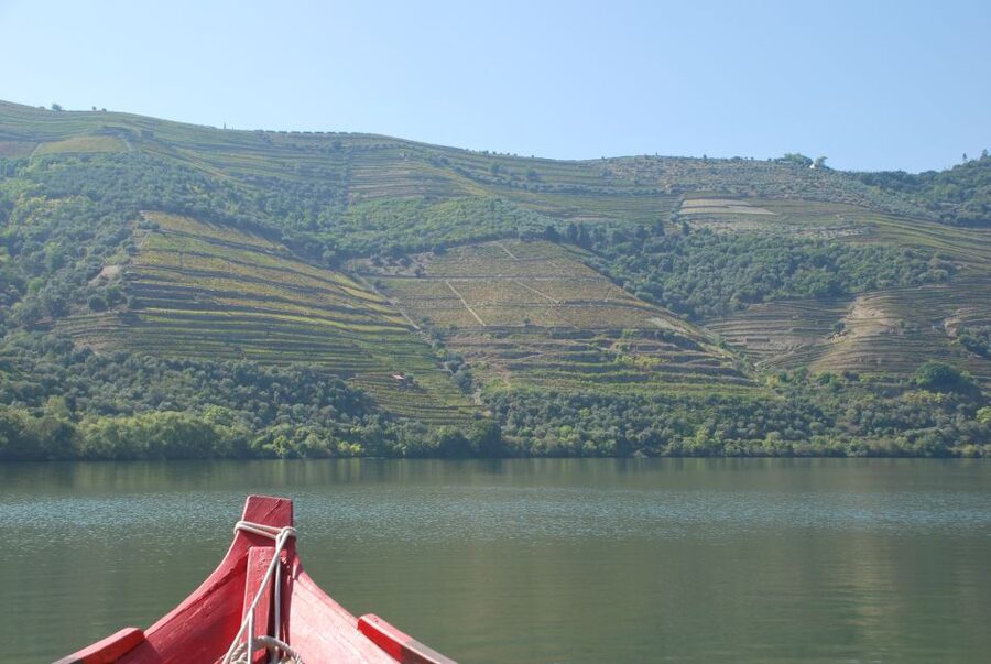Pinhão: 2-Hour Rabelo Boat Tour with Audio Guide - Making the audio guide work