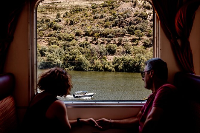 Pinhão: Douro River Cruise with Lunch Included - Following the river toward Foz Tua