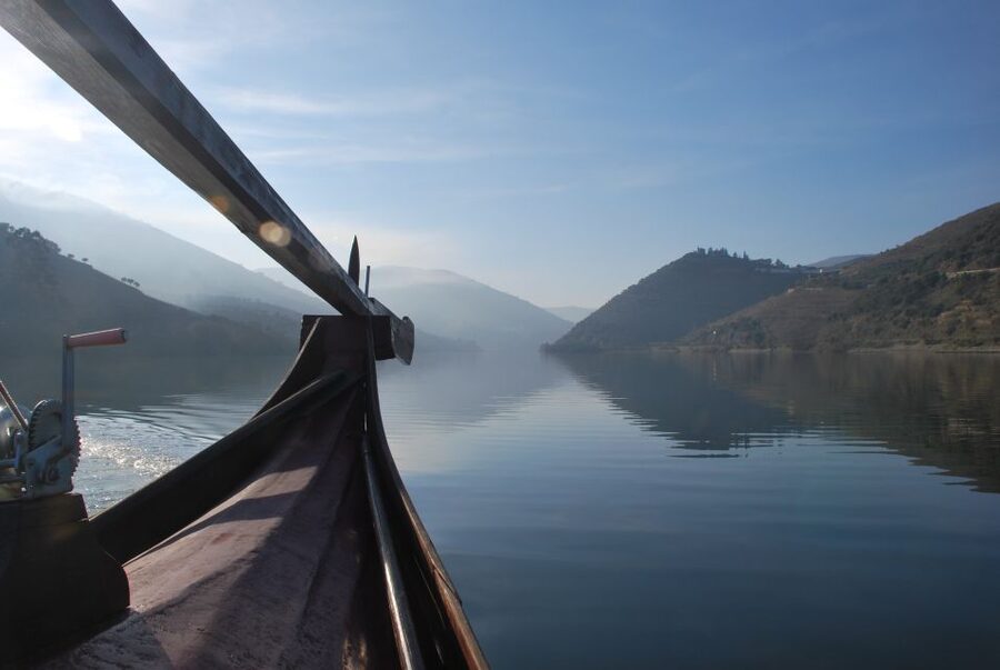 Pinhão: Private Rabelo Boat Tour along the River Douro - The first minutes: under Pinhão’s iron bridge